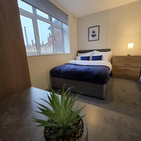 Luxurious 5 Bedroom House In Ls6 Semesterbostad *