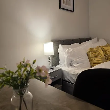 Luxurious 5 Bedroom House In Ls6 Semesterbostad *