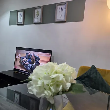 Luxurious 5 Bedroom House In Ls6 * Leeds (West Yorkshire)